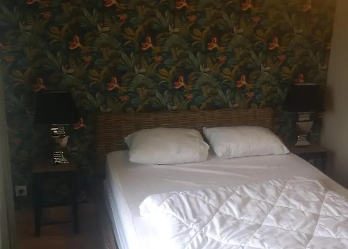 Le De Sandrine Holiday home Reville